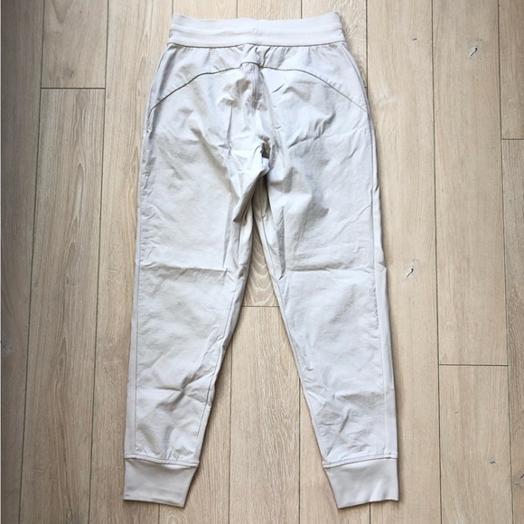 Athleta Headlands Hybrid Trek Jogger in Birch Gray Women’s Size 2/P - Picture 10 of 15